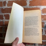 A Reader’s Guide to Science Fiction - Baird Searles - 1979 Avon Books Paperback - Stanislaw Fernandes Cover