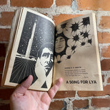 A Song For Lya - George R.R. Martin - Analog Science Fiction Magazine June 1974 - Frank Kelly Freas Cover