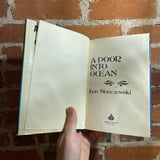 A Door Into Ocean - Joan Slonczewski - 1986 Hardback BCE - Ron Walotsky Cover