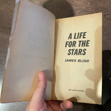 A Life in the Stars - James Blish - 1962 Avon Books Paperback