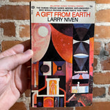 A Gift from Earth - Larry Niven - 1968 Paperback Edition