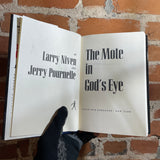 The Mote In God’s Eye - Larry Niven & Jerry Pournelle - 1974 Simon & Schuster Hardback - Lee MacLeod Cover