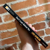 Don’t Look Behind You - Lois Duncan - 1990 Dell Books Paperback