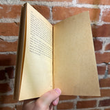 A Christmas Carol - Charles Dickens - Airmont Books Paperback