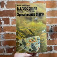Spacehounds of IPC - E.E. Doc Smith - 1974 Panther Books Paperback