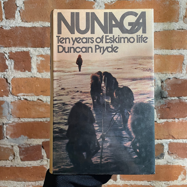 Nunaga: Ten Years of Eskimo Life - Duncan Pryde 1972 Walker Publishing Company Hardback