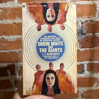 Snow White and the Giants 1 J.T. McIntosh - 1968 1st Avon Paperback - Carl Cassler Cover