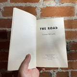 The Road Paperback - Cormac McCarthy - 2006 Black Paperback