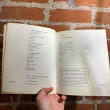 UnderCover: An Illustrated History of American Mass Market Paperbacks - Thomas L. Bonn - 1982 Penguin Books Softcover