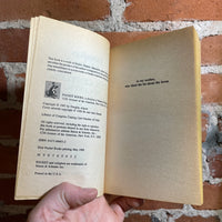 Dirk Gently’s Holistic Detective Agency - Douglas Adams - 1988 Pocket Books Paperback