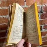 The Golden Apples of the Sun - Ray Bradbury - 1961 Bantam Books Paperback