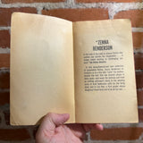 Holding Wonder - Zenna Henderson - 1972 Avon Books Paperback