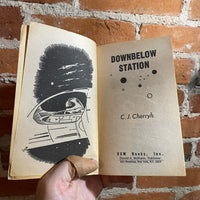 Downbelow Station - C.J. Cherryh - 1981 1st Daw Books Paperback - David B. Mattingly Cover