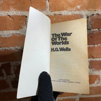 The War of the Worlds - H.G. Wells - Scholastic Books Paperback - Fred Burrell Cover
