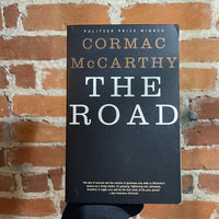 The Road - Cormac McCarthy - 2006 Black Paperback