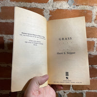 Grass - Sherri S. Tepper - 1990 Bantam Books Paperback - Oscar Chichoni Cover