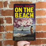 On the Beach - Nevil Shute - 1960 9th Signet Books Paperback - Barye Phillips Cover