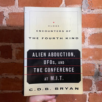 Close Encounters of the Fourth Kind: A Reporter's Notebook on Alien Abductions, UFOs, and the Conference at MIT - C.D.B. Bryan - Paperback