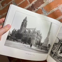 Seizing the Light: The Photography of Dayton’s Albert Kern - Claudia Watson - 2004 Softcover