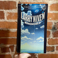 Ringworld - Larry Niven - 1983 Don Davis Cover Art Paperback Edition