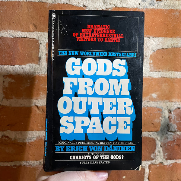 Gods From Outer Space - Erich Von Däniken - Paperback