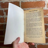 The Universe and Dr. Einstein - Lincoln Barnett - 1954 Mentor Books Paperback