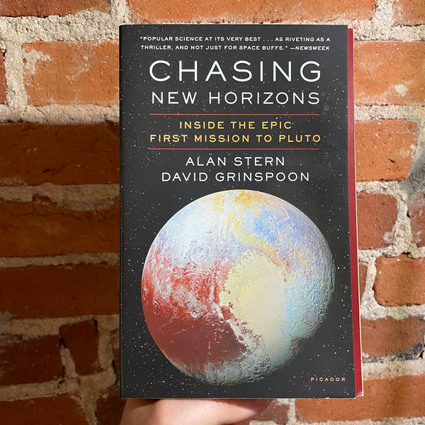 Chasing New Horizons: Inside the Epic First Mission - Alan Stern & David Grinspoon Paperback Ed.