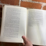 Alternate Worlds - The Illustrated History of Science Fiction - James Gunn - 1975 A&W Visual Library Softcover