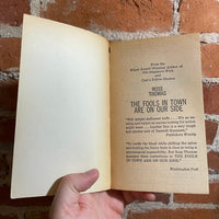The Fools In Town Are On Our Side - Ross Thomas - 1972 Avon Books Paperback