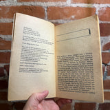 Close Encounters of the Third Kind - Steven Spielberg - 1977 Dell Books Paperback