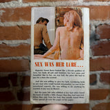 Stranger In My Bed - Val Seran - 1967 Bee-Line Books, Inc. Paperback