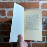 The Black Cloud - Fred Hoyle - 1975 Penguin Books - David Pelham Cover
