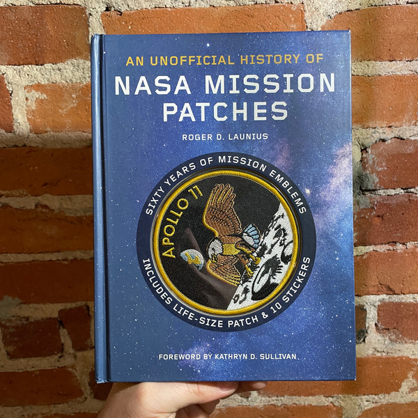 An Unofficial History of NASA Mission Patches: Sixty Years of Mission Emblems - Roger D. Launius - 2020 Thunder Bay Press Hardback