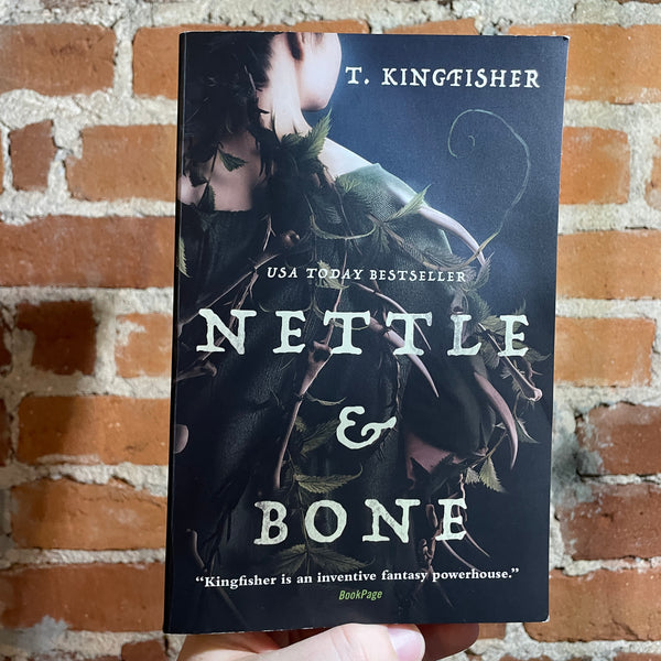 Nettle & Bone - T. Kingfisher - Tor Books Paperback