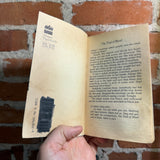 Alone in the Dark - Daniel Parker - 1995 Harper Baby-Sitters Nightmares Paperback - Bill Schmidt Cover
