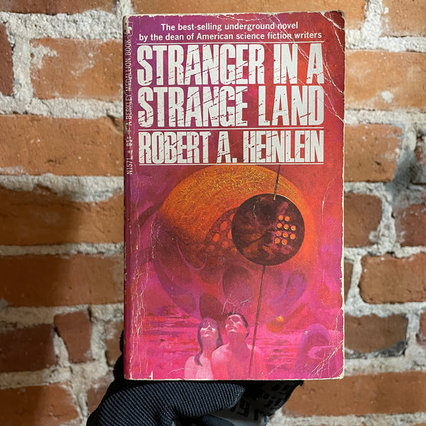 Stranger in a Strange Land - Robert A. Heinlein - 1968 Berkley Medallion Books Paperback - Paul Lehr Cover