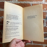 The Hitchhiker’s Guide to the Galaxy - Douglas Adams - 1981 5th Pocket Books Paperback