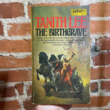 The Birthgrave - Tanith Lee - 1975 Daw Books Paperback - Ken W. Kelly Cover