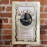 Wicked: The Life and Times of the Wicked Witch of the West- Gregory Maguire 2000 ReganBooks Paperback