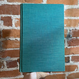 Russian Architecture: Trends in Nationalism and Modernism - Arthur Voyce - Hardback