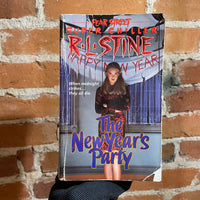 The New Year’s Party - Fear Street: Super Chiller - R.L. Stine - 1995 Archway Books Paperback - Bill Schmidt Cover