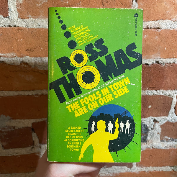 The Fools In Town Are On Our Side - Ross Thomas - 1972 Avon Books Paperback