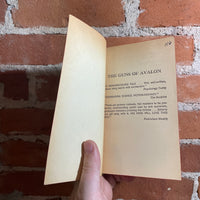 The Guns of Avalon - Roger Zelazny - 1974 Avon Books Paperback