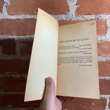 The Guns of Avalon - Roger Zelazny - 1974 Avon Books Paperback