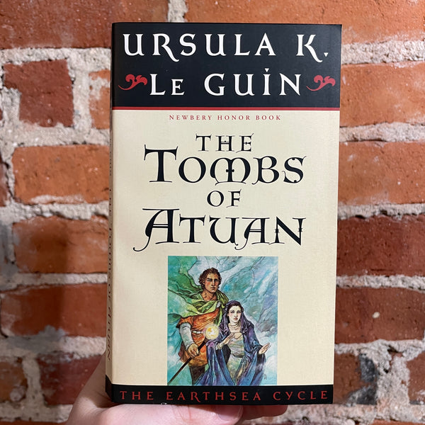 The Tombs of Atuan - Ursula K. Le Guin - 2001 Simon Pulse Paperback - Rebecca Guay Cover