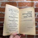 Close Encounters of the Third Kind - Steven Spielberg - 1977 Dell Books Paperback