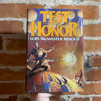 Test of Honor (Shards of Honor & The Warrior’s Apprentice) - Lois McMaster Bujold - 1986 Guild America Books Hardback - A.C. Farley Cover