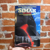 The Visitors - Clifford R. Simak - 1981 Methuan Books Paperback - Chris Moore Cover