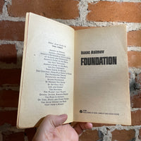 Foundation - Isaac Asimov - 36th Avon Books Paperback - Don Punchatz Cover