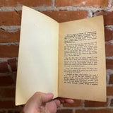 A Darkness In My Soul - Dean R. Koontz - 1972 Daw Books Paperback #12 - Jack Gaughan Cover Reading Copy